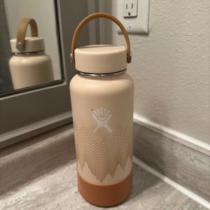 RARE Limited Edition Wonder Dawn Hydro Flask 32 oz
